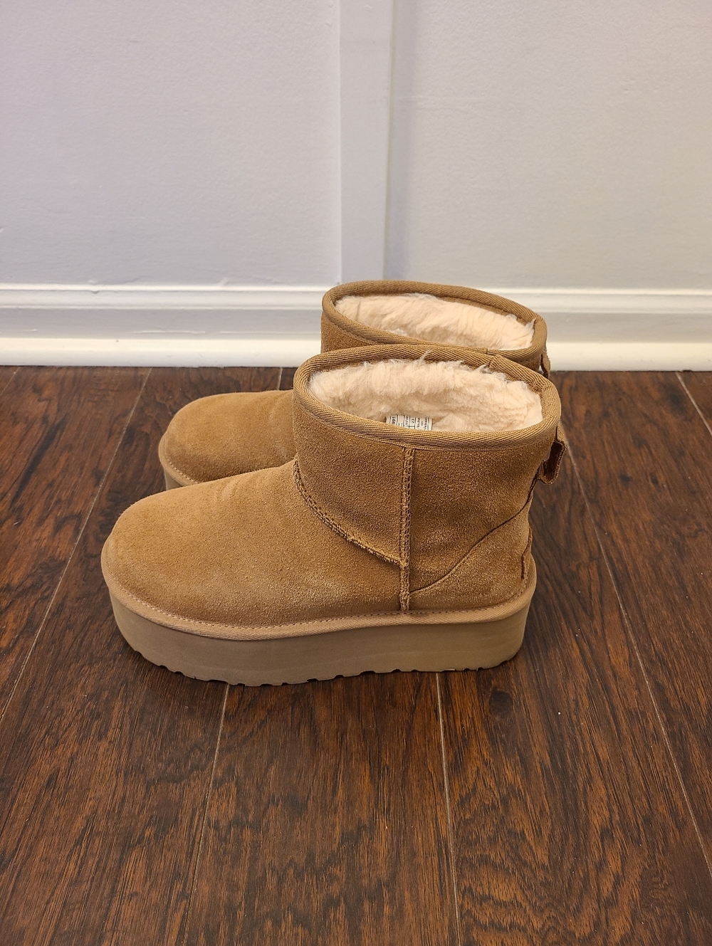 UGG Classic Mini Platform - Picture 3 of 9